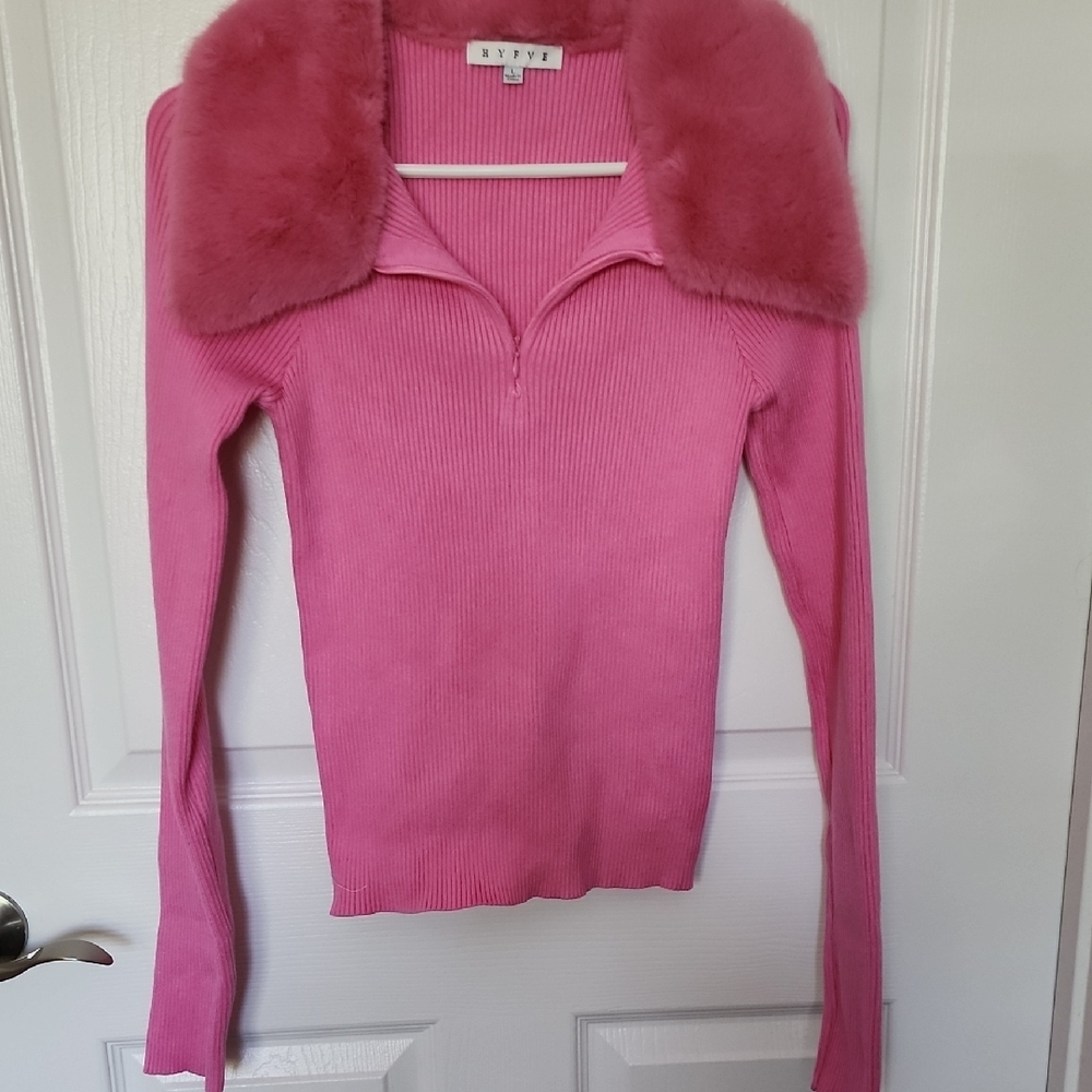 Pink Ribbed Sweater with Faux Fur Collar